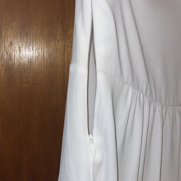 •WHITE HOUSE BLACK MARKET•NWOT WHITE CHIFFON KEYHOLE FLOWY LACE BLOUSE SIZE 2 - Picture 10 of 10